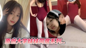 学生妹兄妹乱伦大学妹求插走到了一个人烟稀少的小路上我让妹妹把内裤脱了穿插了丝袜视频