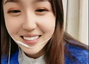 偷拍身高176小学妹课上让闺蜜掩护偷偷漏咪咪视频